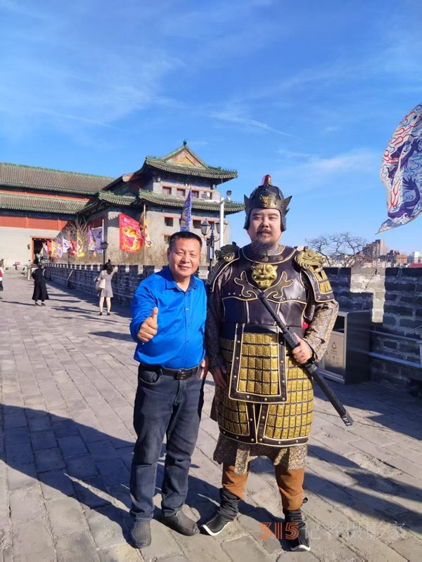 春分時(shí)節(jié)明城墻樂(lè)游賞梅