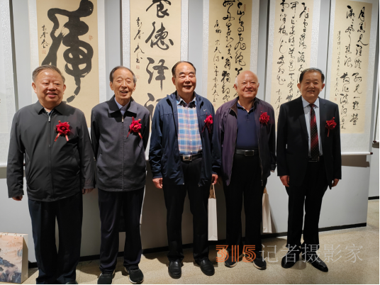 歲月如梭 墨韻春歌——袁春光書(shū)法作品匯報(bào)展在聊城拉開(kāi)帷幕